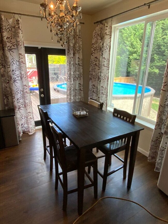 Building Photo - Puyallup Valley 4bdr 2.5bath w/ a POOL