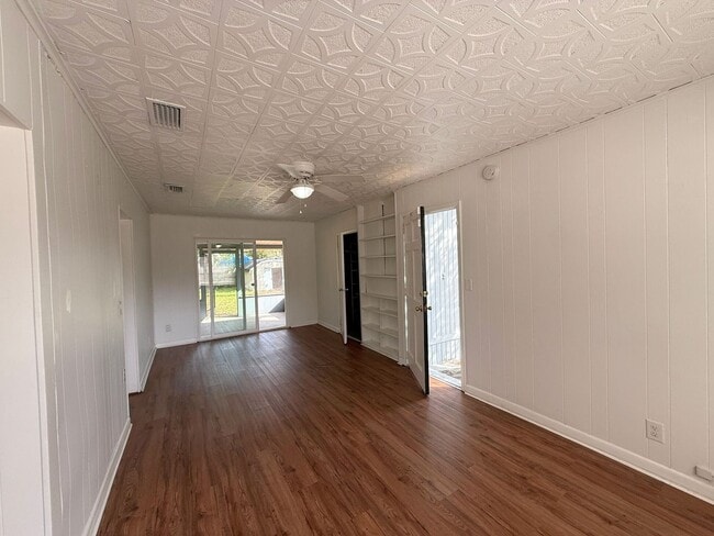 Building Photo - $1550 - Sweet 3/1 Ranch Style Home in Arlington