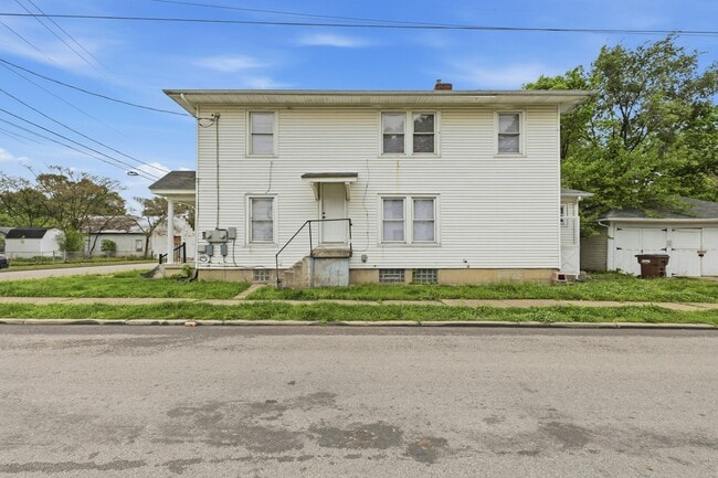 Building Photo - 1400 Woodlawn Ave