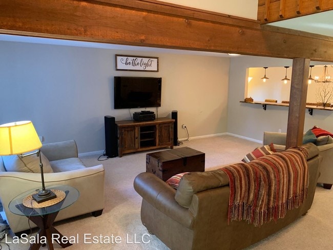 Building Photo - 596 Mountain Rd