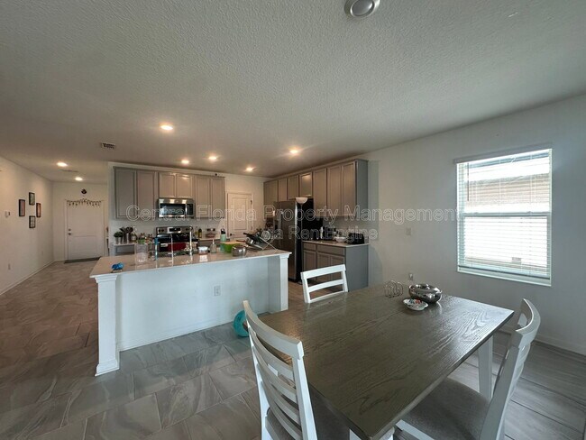 Building Photo - 373 Pineywoods St