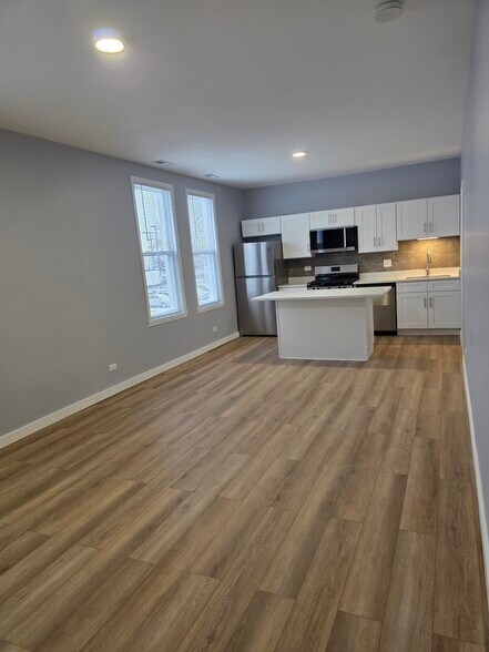 Building Photo - 7613 W 60th St