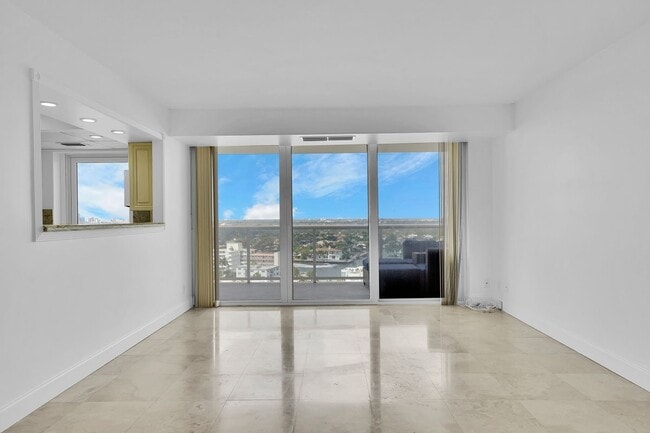 Building Photo - 2841 N Ocean Blvd
