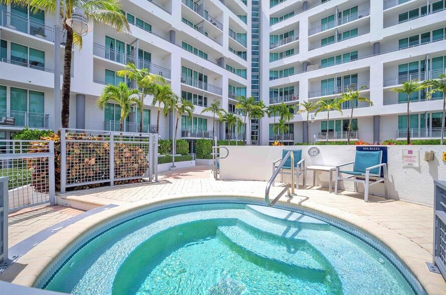 Building Photo - 350 NE 24th St