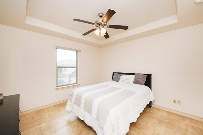 Building Photo - 10510 Sandia Dr