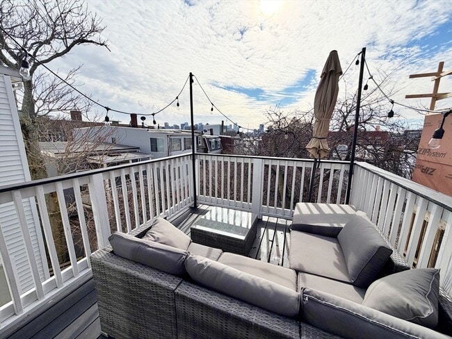 Building Photo - 63 Marion St