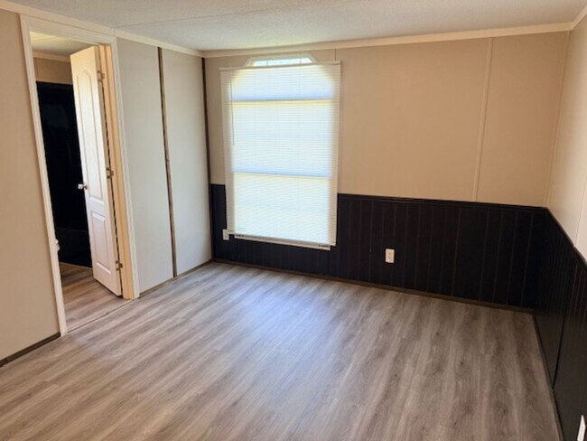 Building Photo - Greenback 37742 - 3 bed 2 bath mobile home - Lease to own option - call Troy Adams 865-233-6949