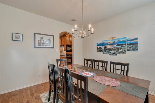 Building Photo - 5932 Desperado Dr