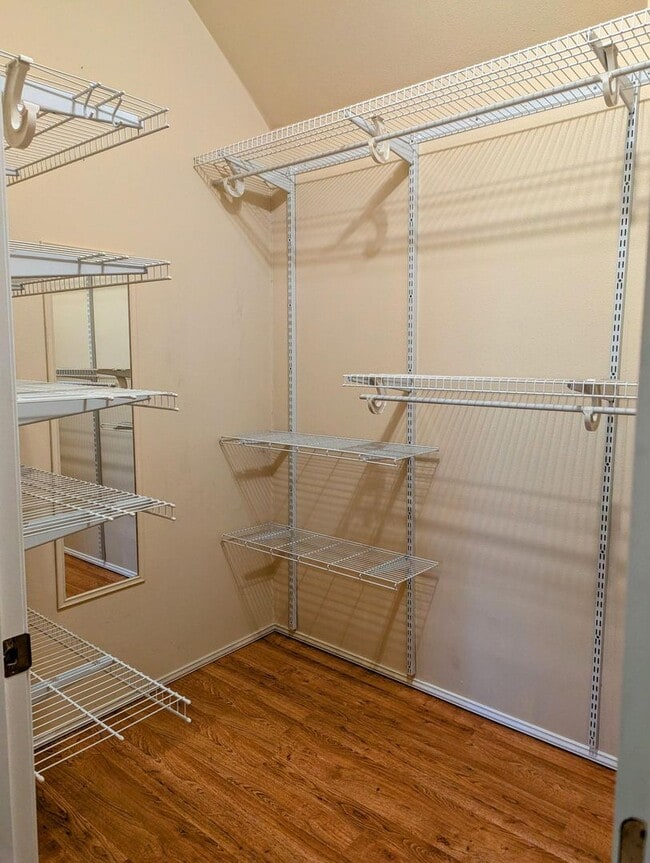 Building Photo - Modern 2-Bed, 2-Bath Condo in Klahanie – E...