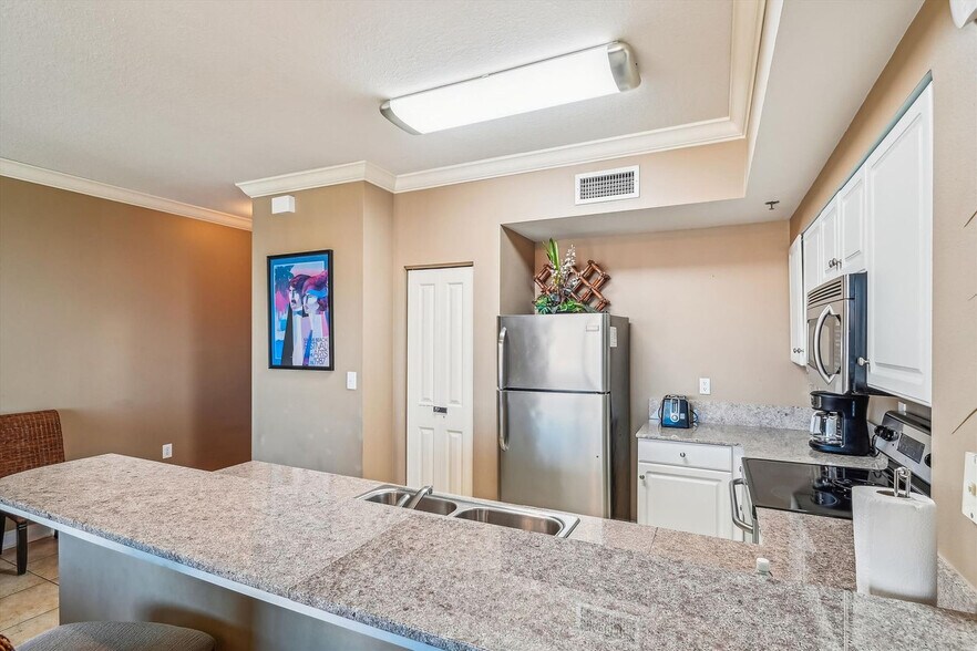 Building Photo - 9900 S Thomas Dr