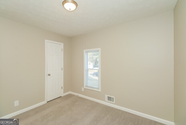 Building Photo - 2875 Kathryn Cir SW
