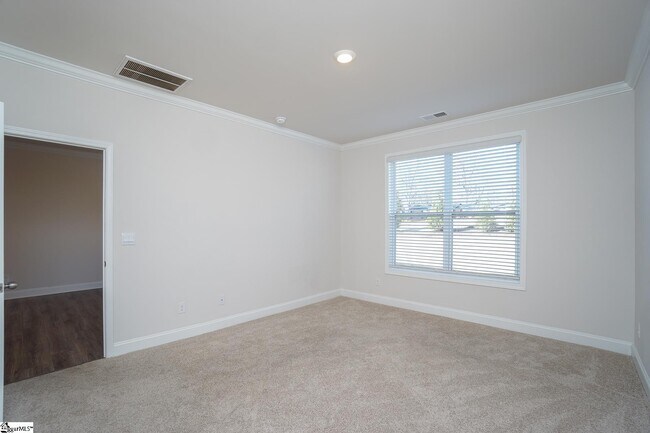 Building Photo - 204 Reynard Trl