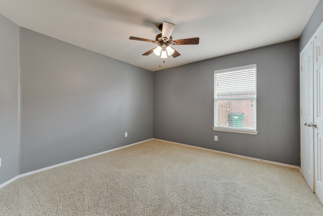Building Photo - 52 Daisy Dr