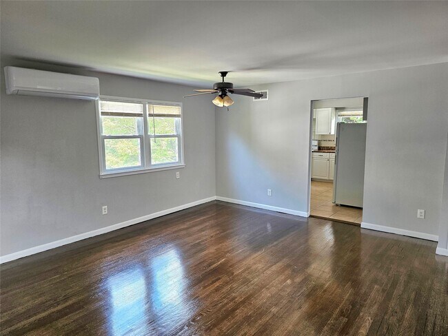 Building Photo - 426 River Ave