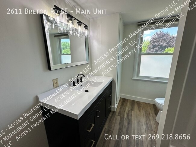 Building Photo - 2611 Breton Rd SE