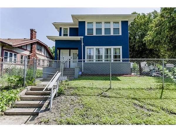 Building Photo - 2700 Irving Ave N