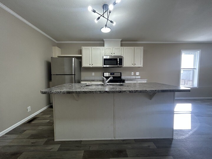 Building Photo - 12501 Apple Ln