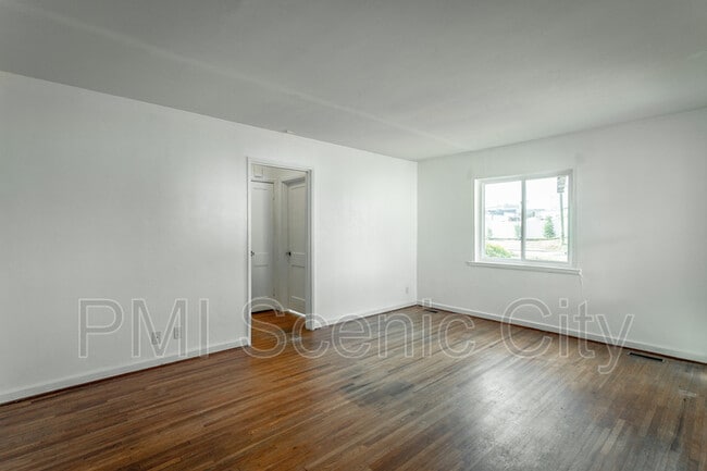 Building Photo - 210 Chickamauga Rd