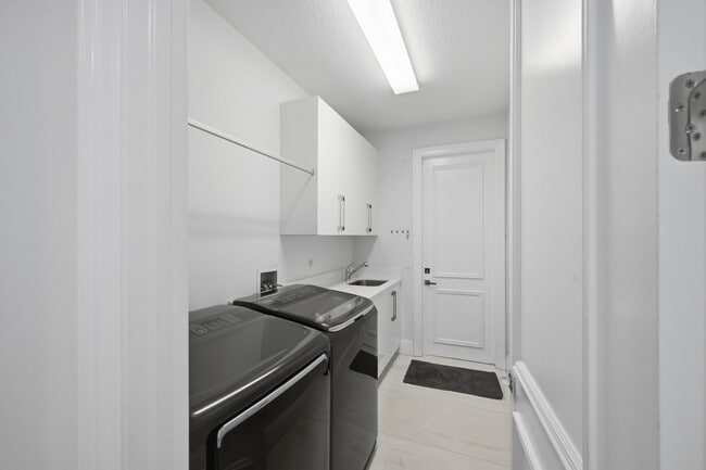 Building Photo - 5006 NW 24th Cir