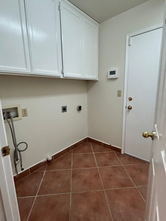 Building Photo - Beautiful 3 bedroom Home. 1st Month Free with 1 year Lease!