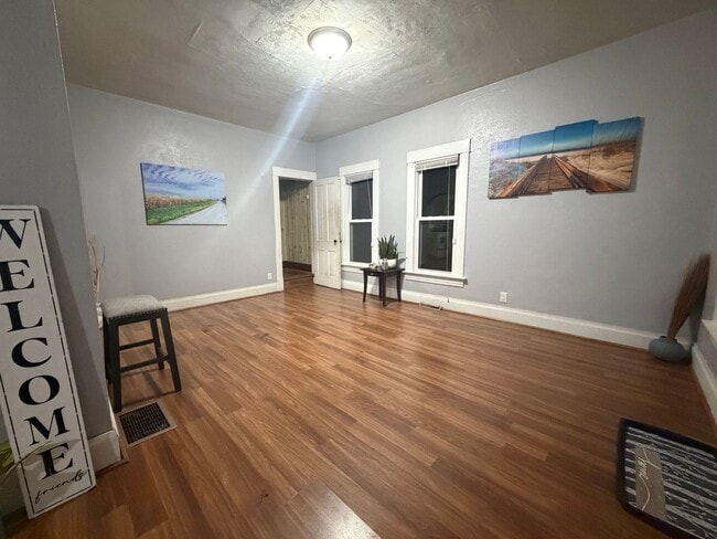 Building Photo - 2 bed, 1 bath home for rent in West Waterloo