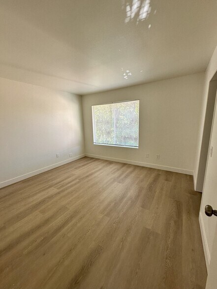 Building Photo - 10125 De Soto Ave