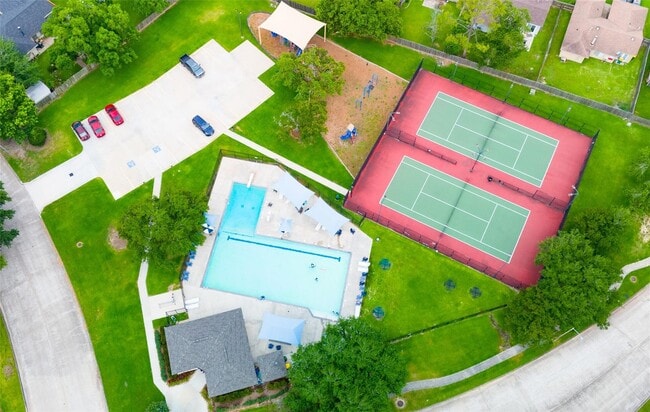 Building Photo - 3022 Norwich St