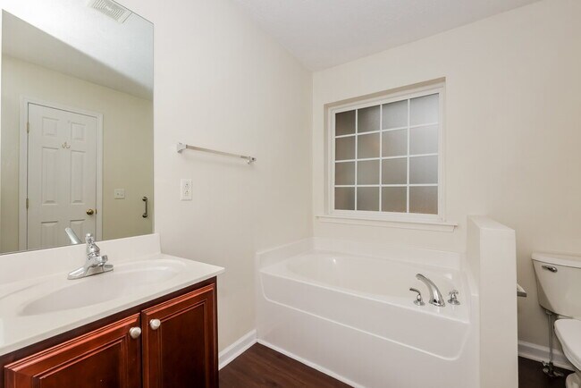 Building Photo - 294 Davids Way