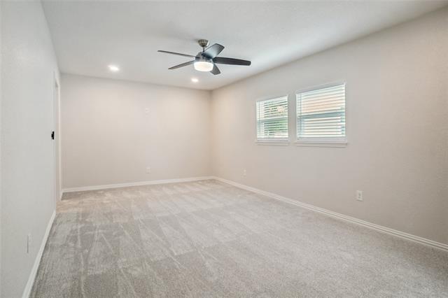 Building Photo - 902 Jardin Dr