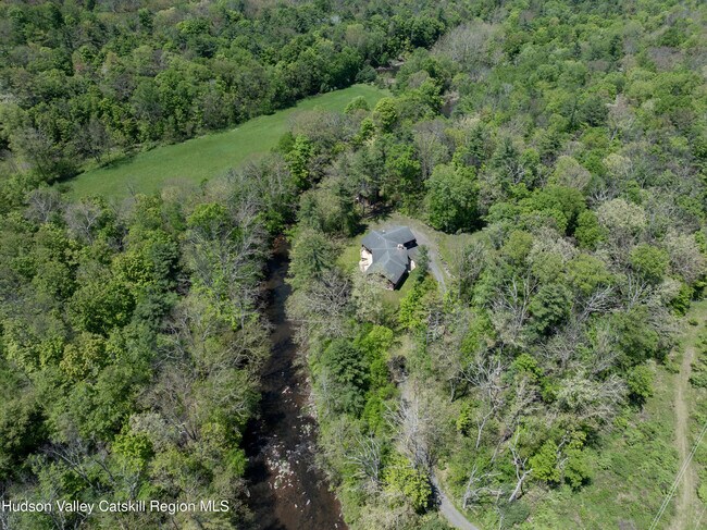 Building Photo - 537 Mossy Hill Rd
