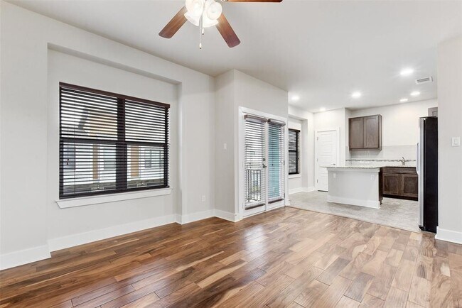 Building Photo - 1504 Lorraine Loop