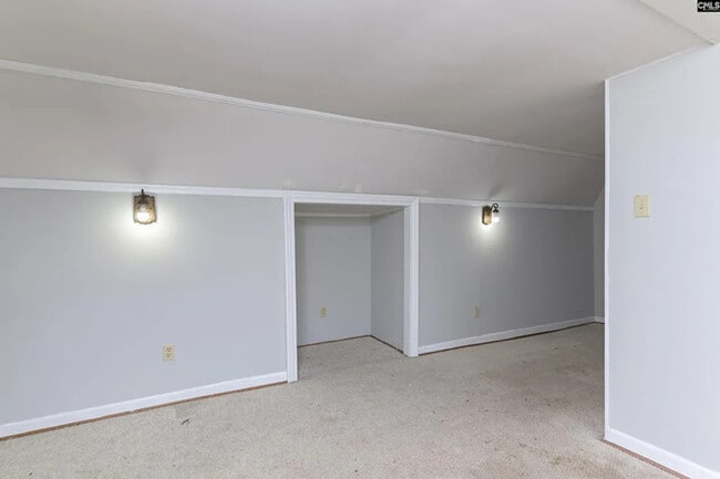 Building Photo - 3 Bedroom 1 Bathroom