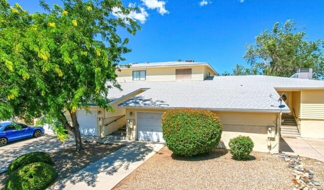 Building Photo - 1246 N Barzona Ave