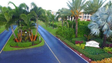 Building Photo - 300 N Hwy A1A