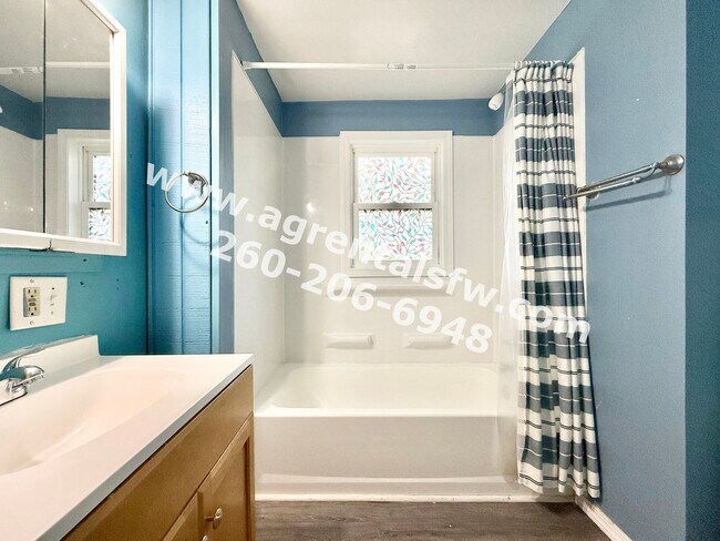 Building Photo - 2122 Olladale Dr