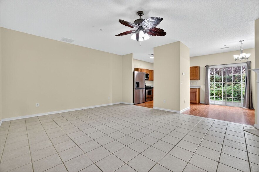 Building Photo - 135 Primrose Dr