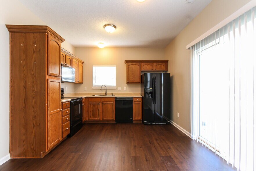 Building Photo - 672 Cloverfield Ln