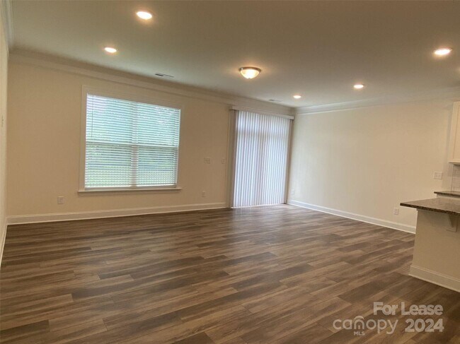 Building Photo - 1006 Moffat Ln