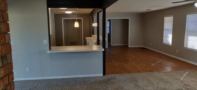 Building Photo - 4806 Lindale Dr