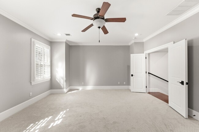 Building Photo - 5637 Overbrook Ln