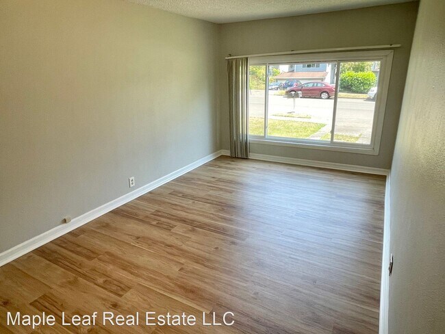 Building Photo - 3 br, 1.5 bath House - 11721 Roosevelt Way NE