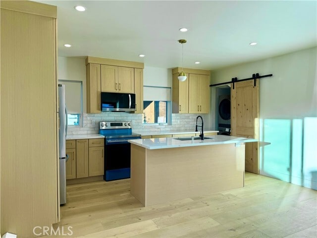 Building Photo - 22404 Vanowen St