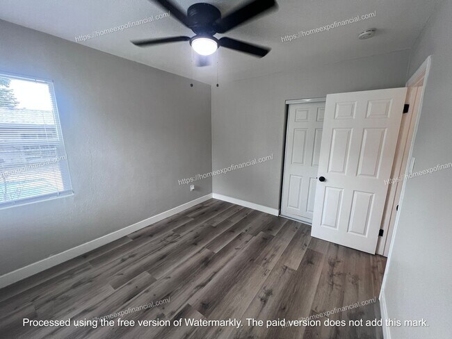 Building Photo - 370 W 44th St