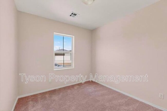 Building Photo - 247 Needle Ave SW