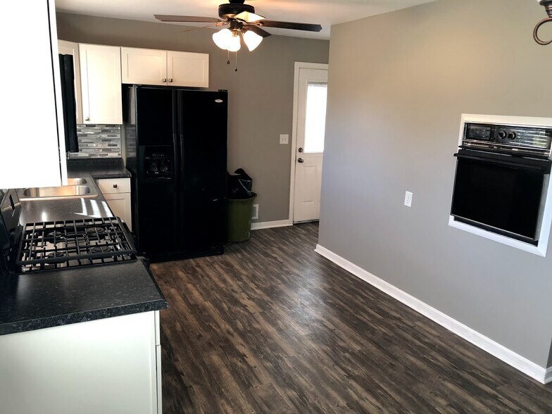 2nd stove for big gatherings - 7306 Tangelo Dr