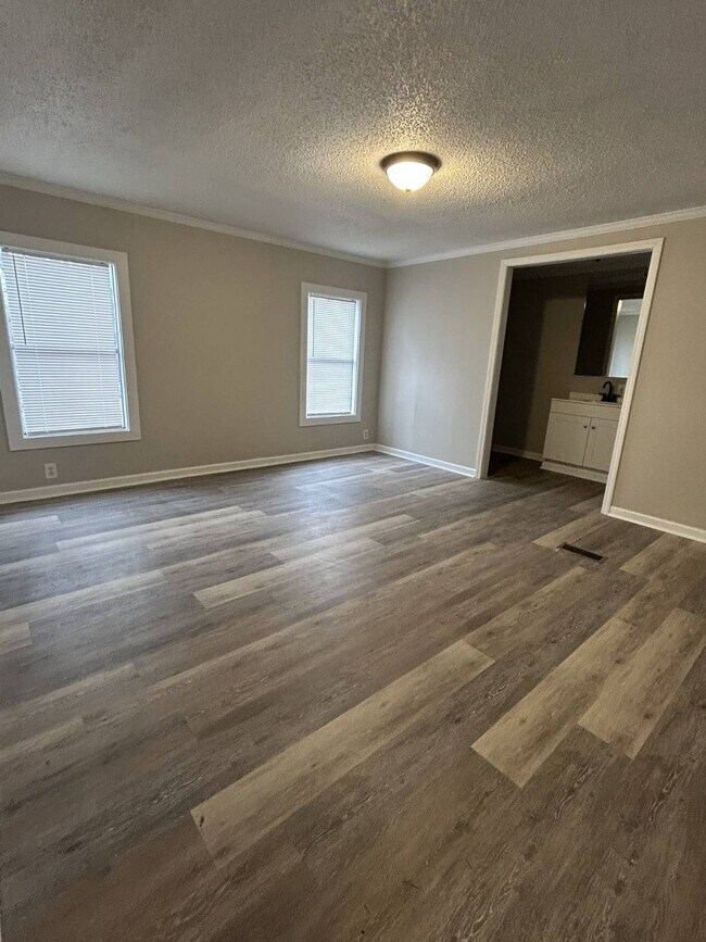 Building Photo - 38 White Oak Village