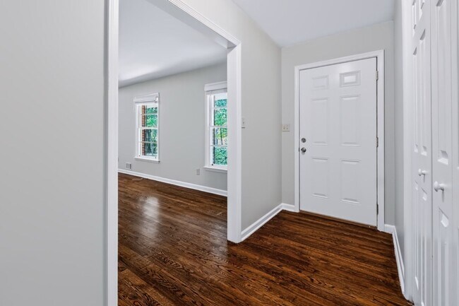 Building Photo - 1380 Ivywood Dr