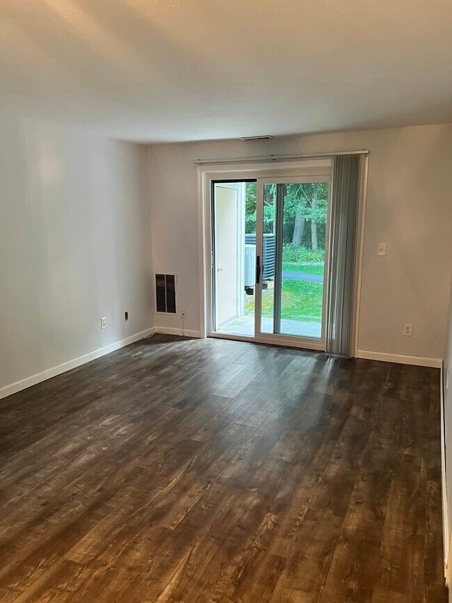 Building Photo - 4 Bridgeview Cir