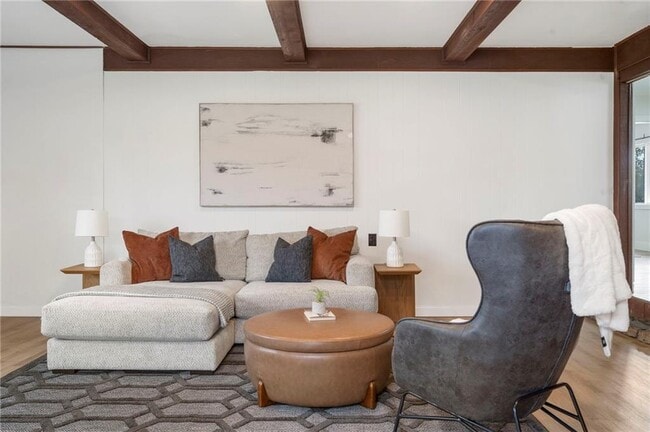 Building Photo - 701 NW Ford Ln