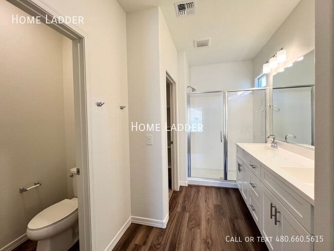 Building Photo - 1652 W Aztec Dr